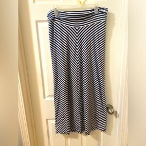 Maternity skirt 💙🩵🤍